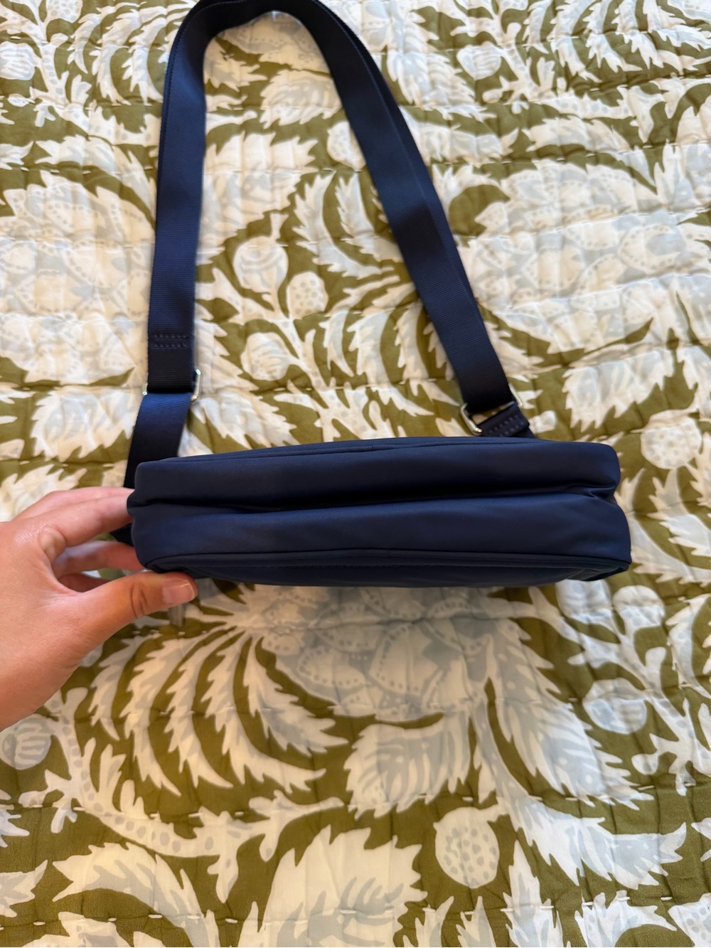 Lululemon Crossbody Camera Bag 2L - Picture 6 of 8